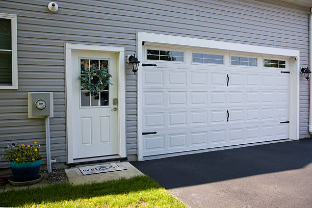 24/7 Emergency Garage Door Panel Replacement experts in Mount Vernon, TX